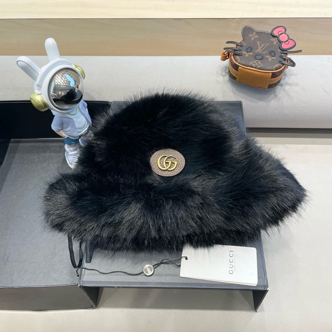 Gucci高级感仿皮草帽子女冬季新款显脸小渔夫帽毛绒防寒护耳保暖盆帽潮