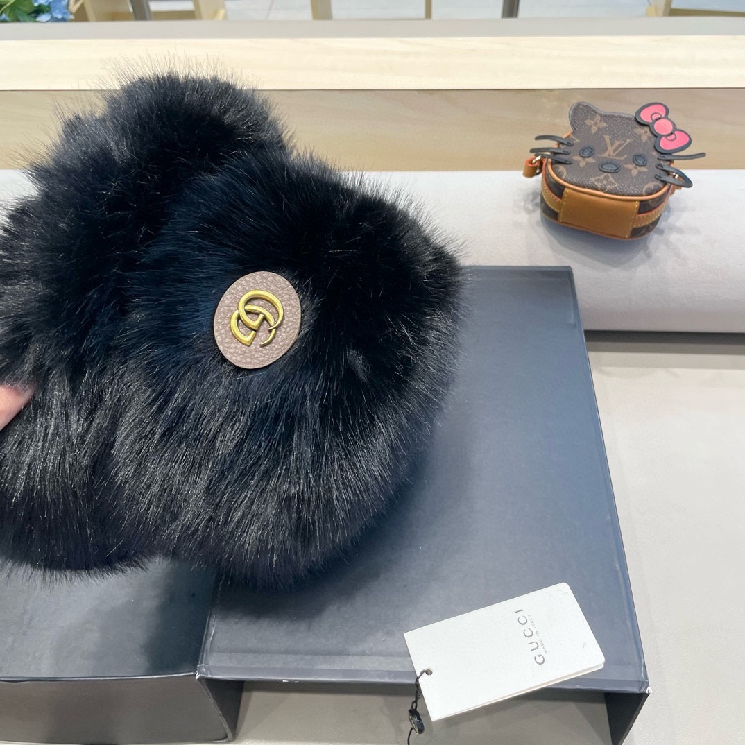 Gucci高级感仿皮草帽子女冬季新款显脸小渔夫帽毛绒防寒护耳保暖盆帽潮