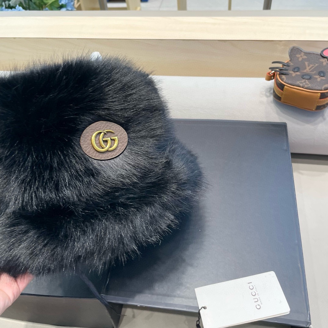 Gucci高级感仿皮草帽子女冬季新款显脸小渔夫帽毛绒防寒护耳保暖盆帽潮
