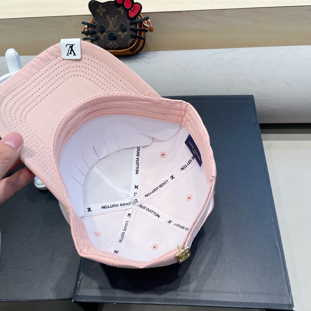  路易威登LouisVuitton2025新款牛仔棒球帽🧢  
LV棒球帽，简约大气，男女通用