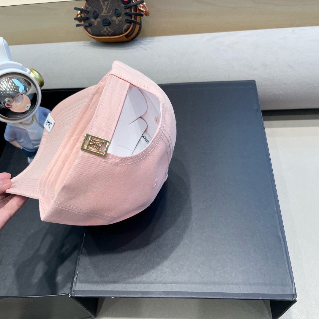  路易威登LouisVuitton2025新款牛仔棒球帽🧢  
LV棒球帽，简约大气，男女通用