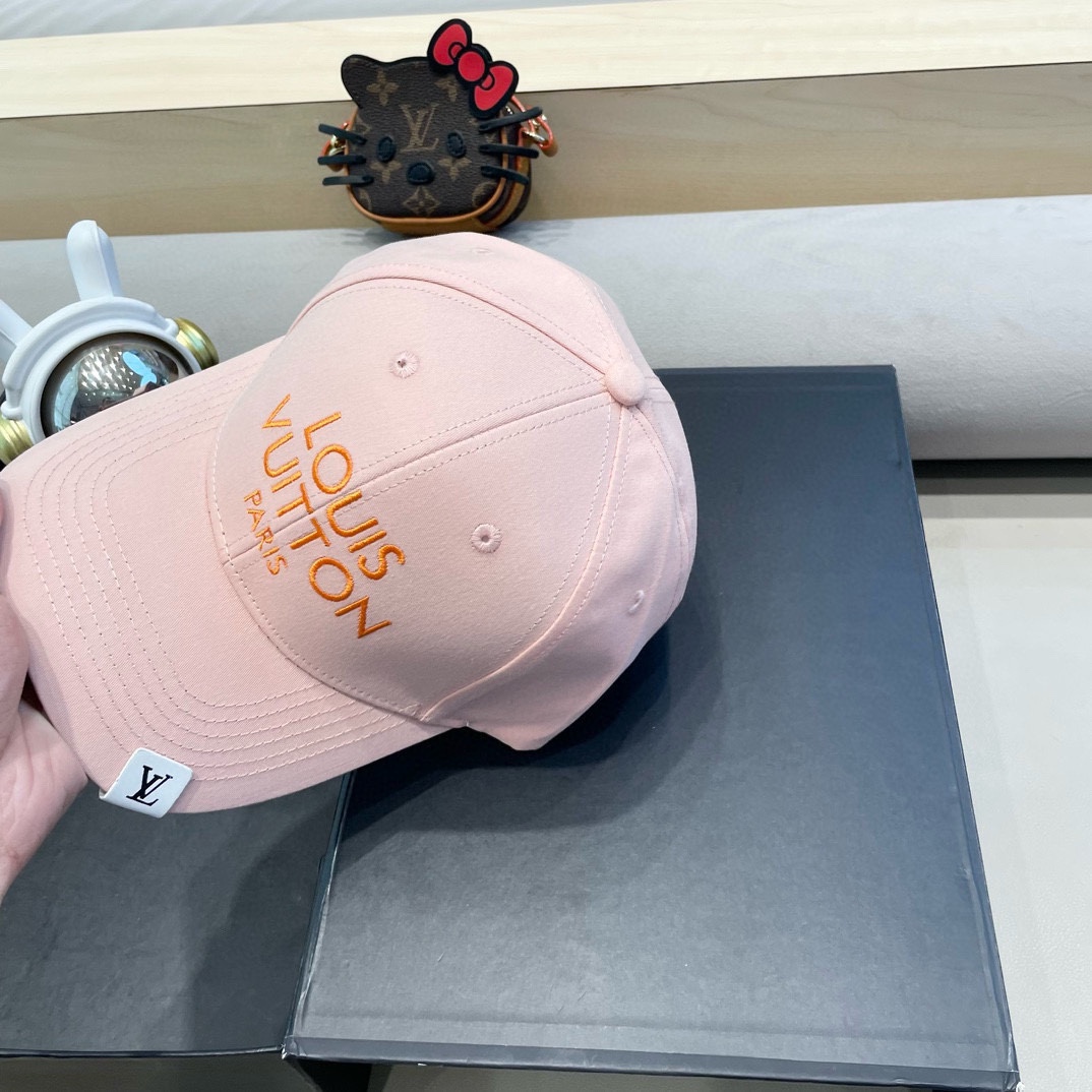  路易威登LouisVuitton2025新款牛仔棒球帽🧢  
LV棒球帽，简约大气，男女通用
