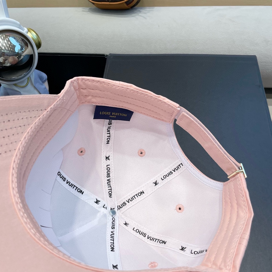  路易威登LouisVuitton2025新款牛仔棒球帽🧢  
LV棒球帽，简约大气，男女通用