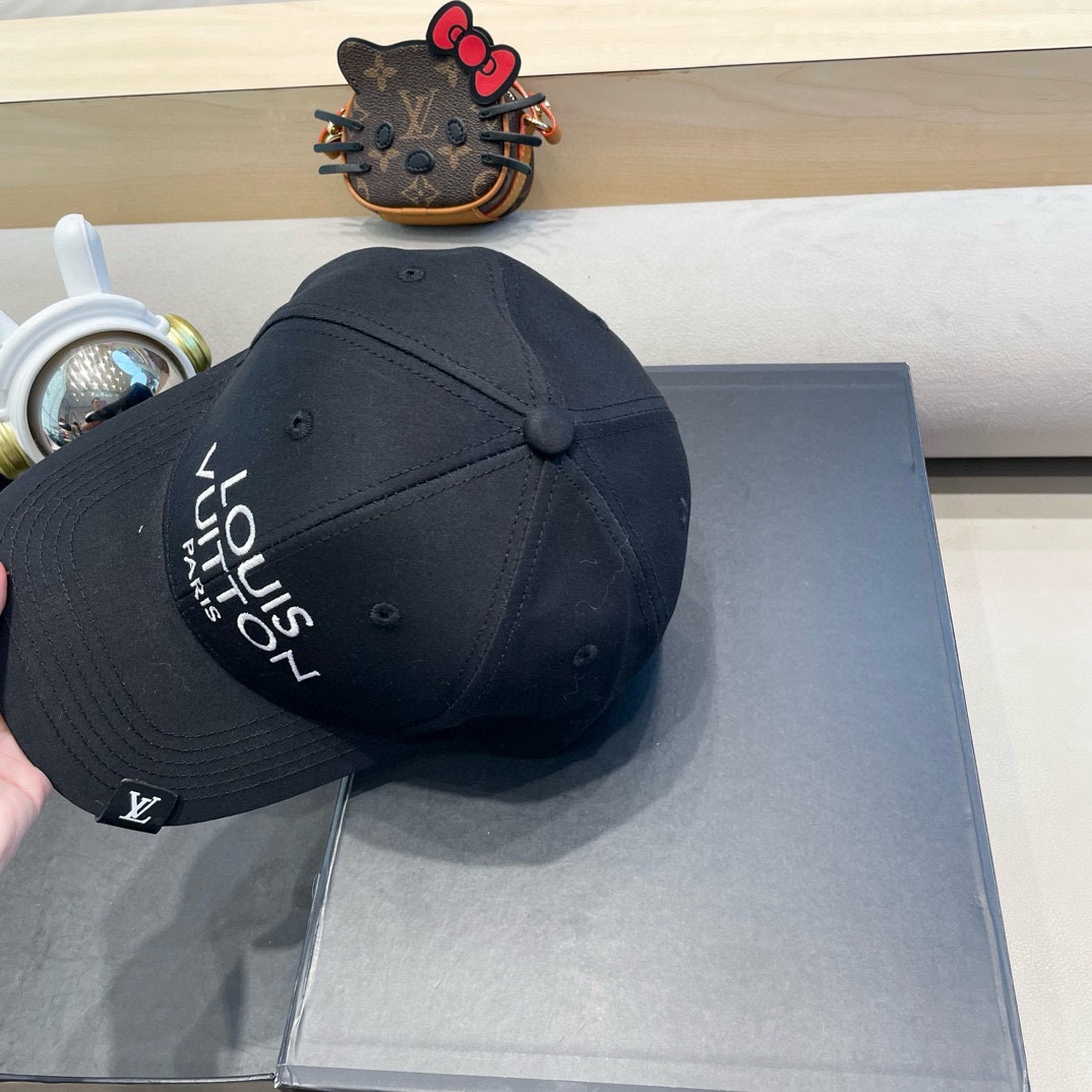  路易威登LouisVuitton新款牛仔棒球帽🧢  
LV棒球帽，简约大气，男女通用
