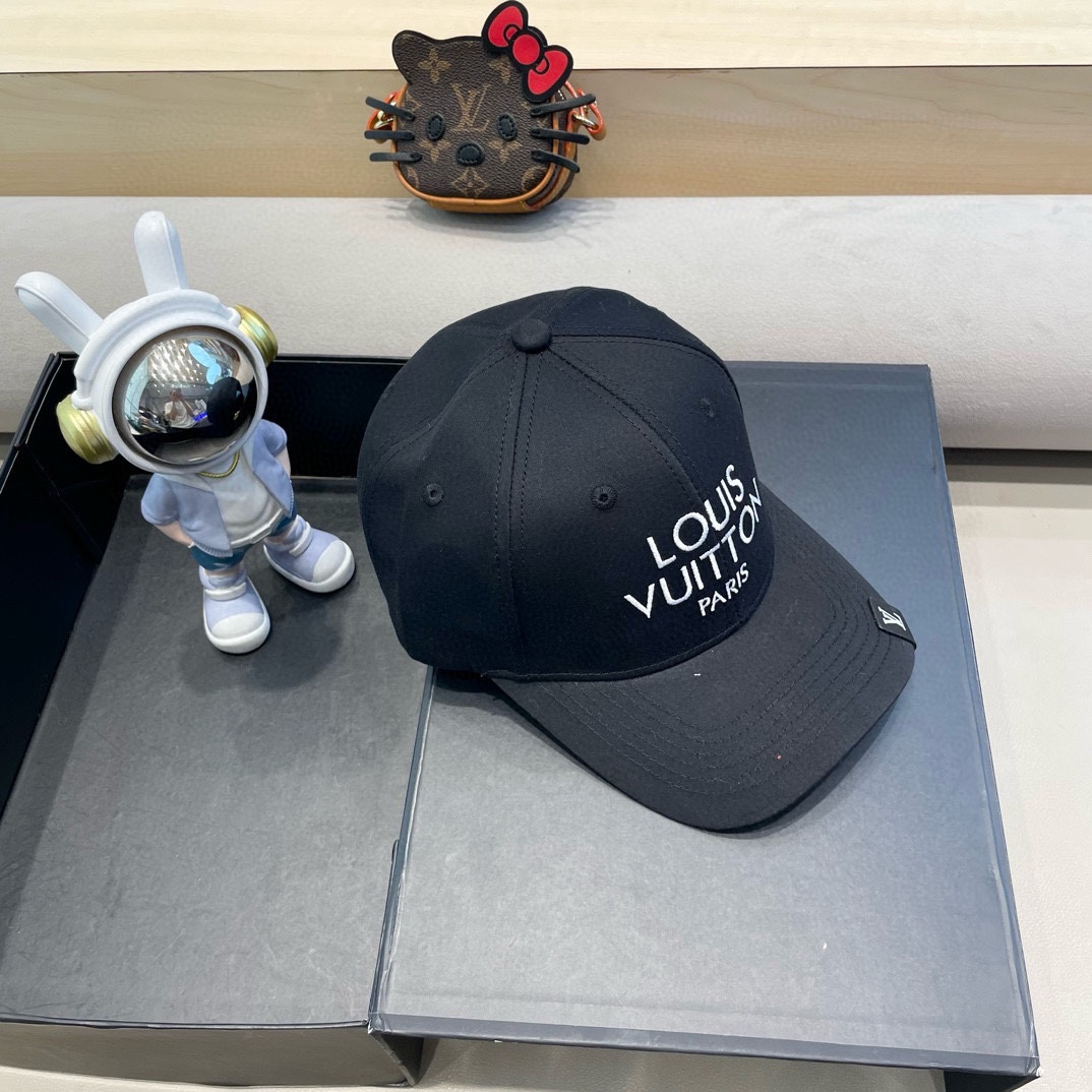  路易威登LouisVuitton新款牛仔棒球帽🧢  
LV棒球帽，简约大气，男女通用
