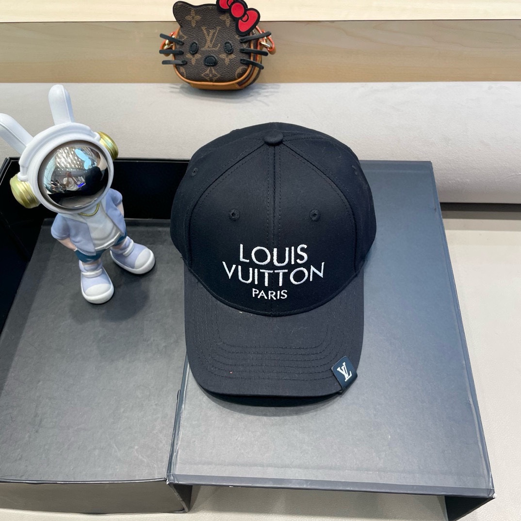  路易威登LouisVuitton新款牛仔棒球帽🧢  
LV棒球帽，简约大气，男女通用