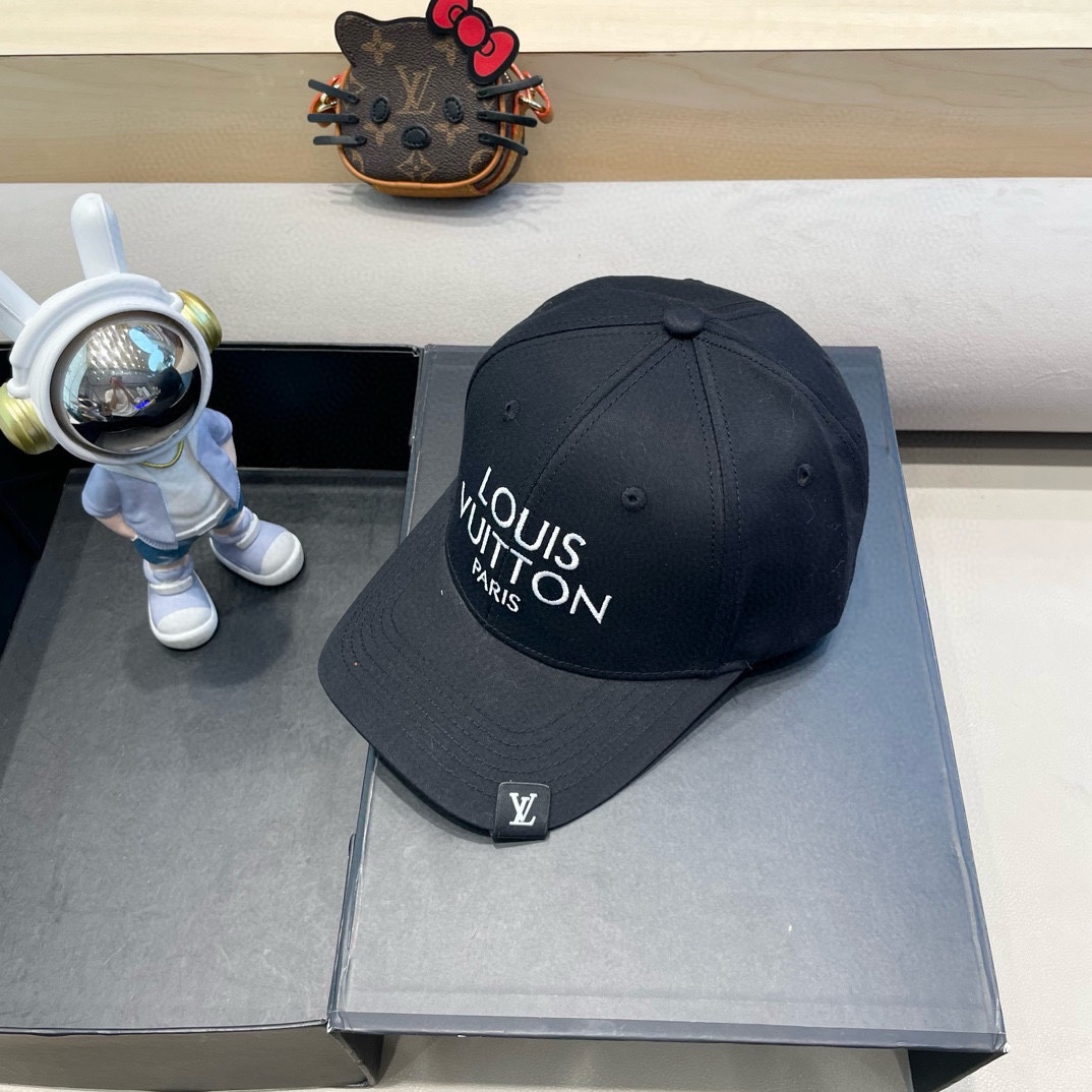  路易威登LouisVuitton新款牛仔棒球帽🧢  
LV棒球帽，简约大气，男女通用