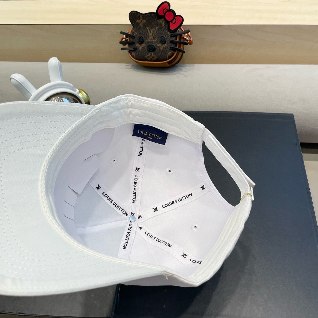 路易威登LouisVuitton2025新款牛仔棒球帽🧢  
LV棒球帽，简约大气，男女通用