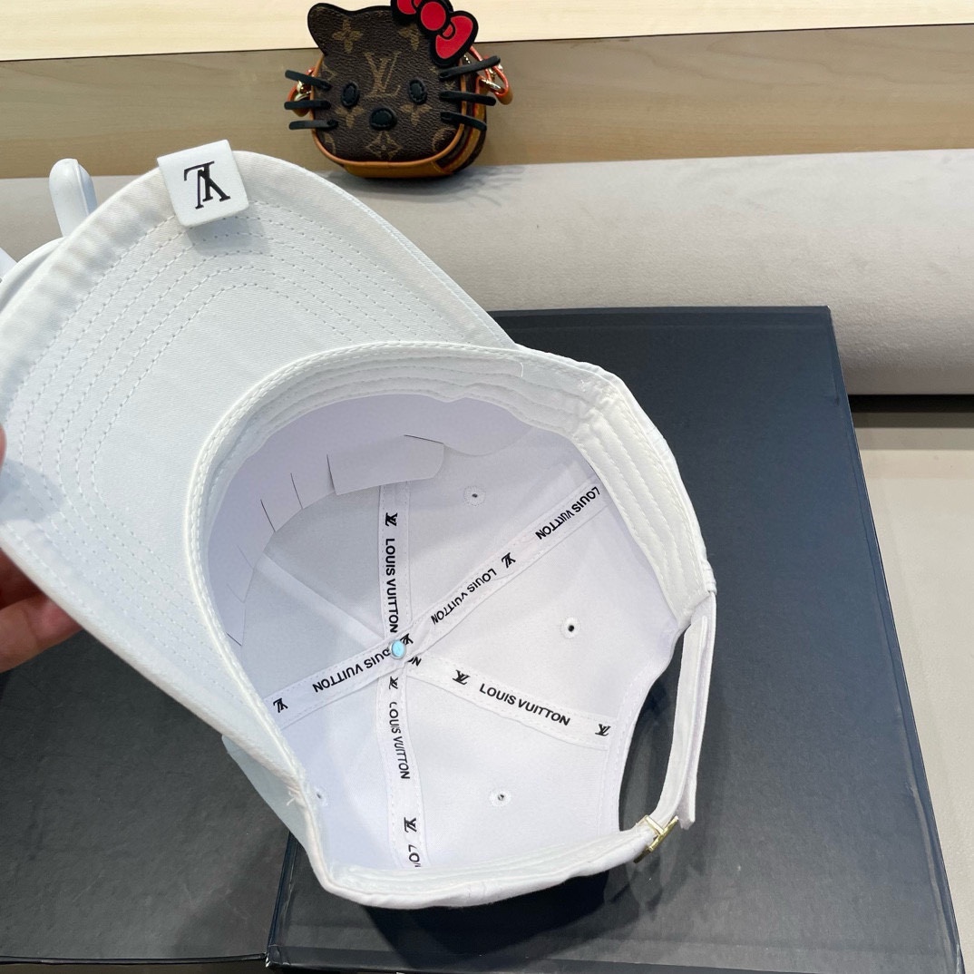  路易威登LouisVuitton2025新款牛仔棒球帽🧢  
LV棒球帽，简约大气，男女通用