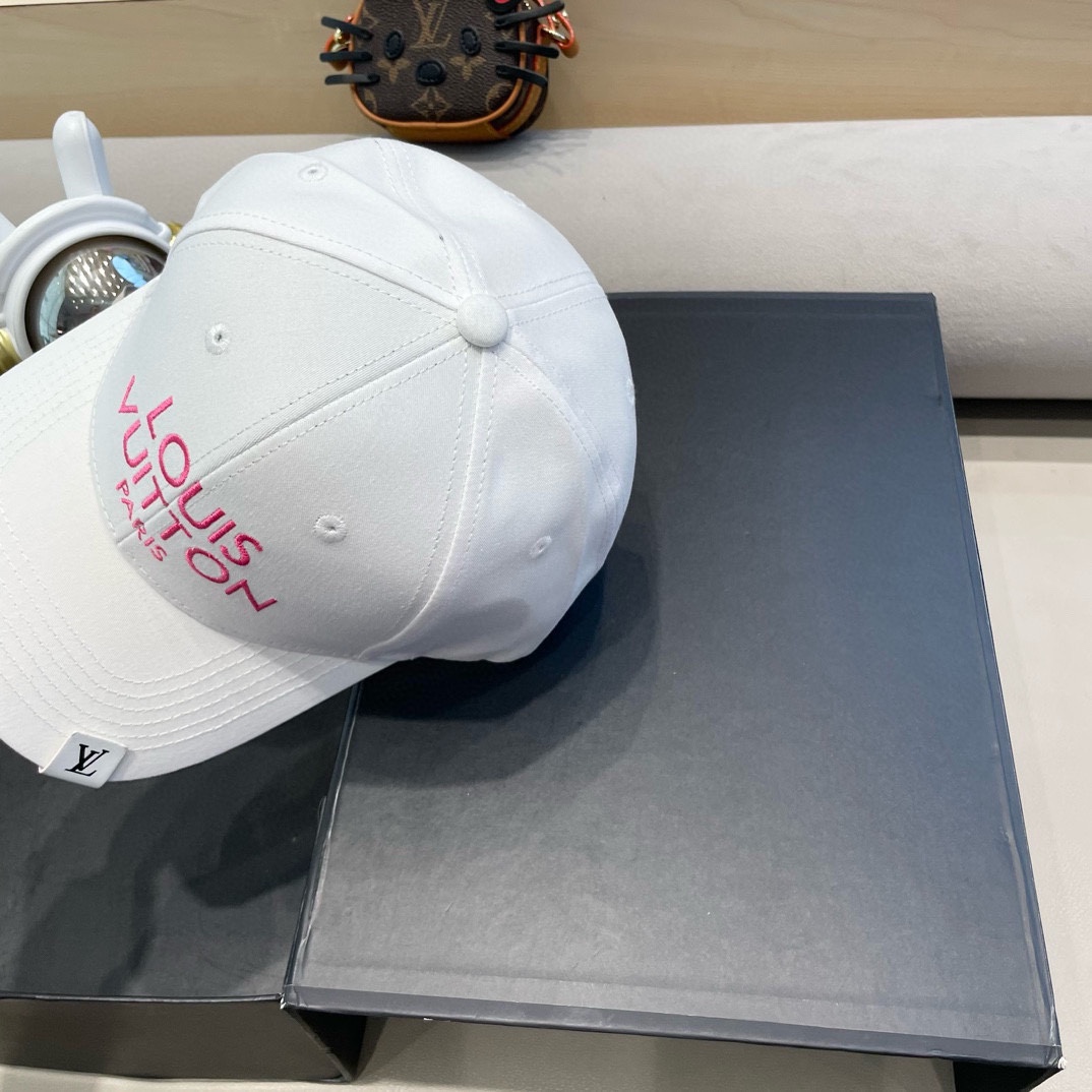  路易威登LouisVuitton2025新款牛仔棒球帽🧢  
LV棒球帽，简约大气，男女通用