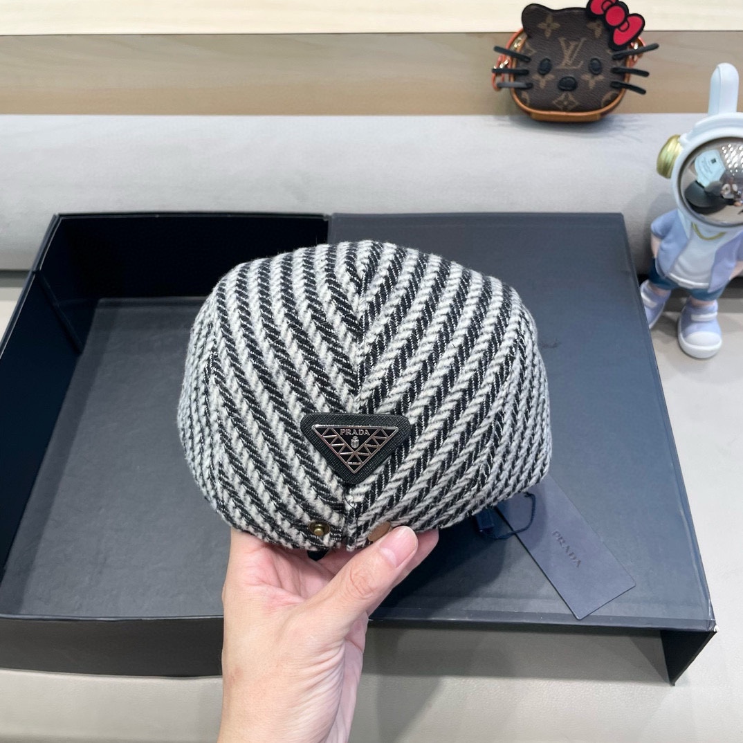 NO:366244,Prada color block striped forward hat for women autumn and winter new style British style retro beret big head newspaper beret painter hat hat fisherman hat baseball hat knit hat, hat, prada, prada, espadrilles, hatsPrada普拉达拼色条纹前进帽女秋冬新款英伦风复古贝雷帽大头围报童帽画家帽子帽子渔夫帽棒球帽针织帽,帽子,prada,prada,espadrilles,hats,hat