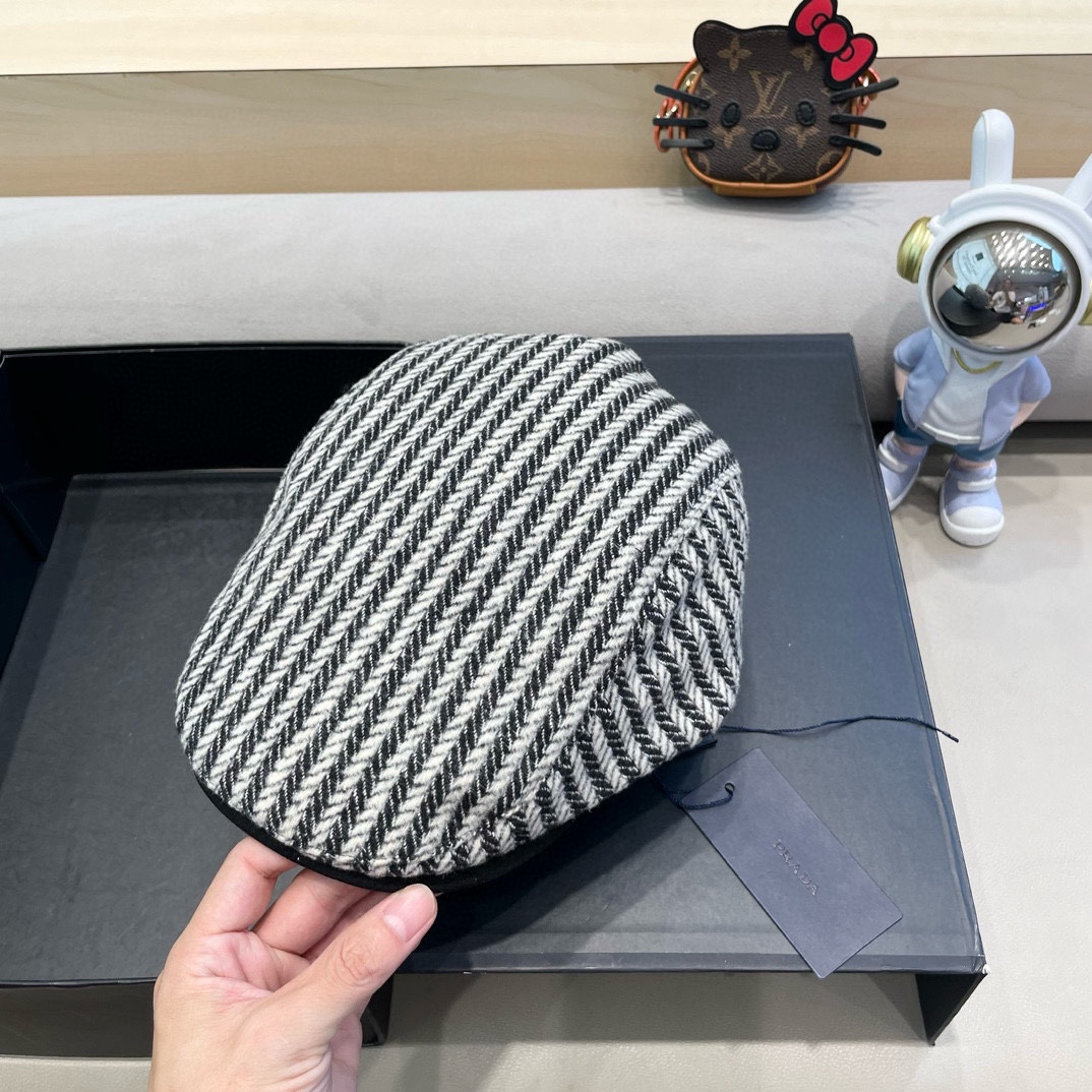 Prada普拉达拼色条纹前进帽女秋冬新款英伦风复古贝雷帽大头围报童帽画家帽子