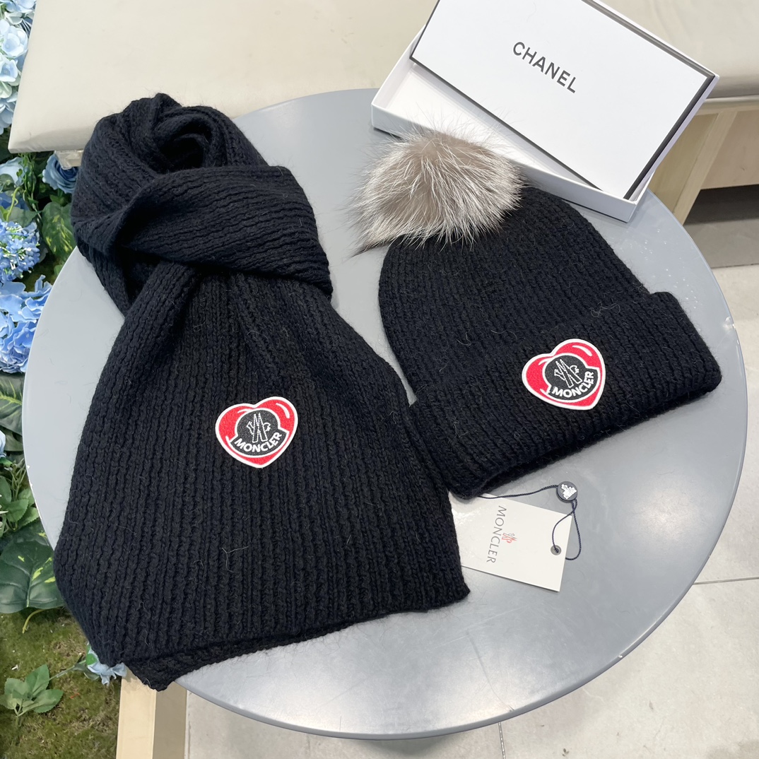 Moncler 蒙口套装秋冬款翻边羊毛针织毛线帽高品质定制！这款必定是极简主义的最爱干净，利索，时尚百搭