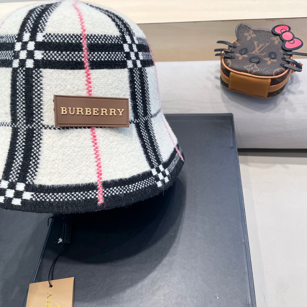 巴宝莉Burberry新款幢色格子条纹毛呢日系渔夫帽显脸小秋冬洋气帽子保暖加厚盆帽