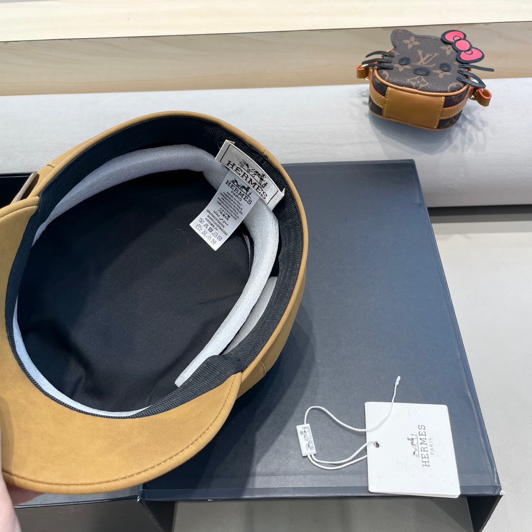 爱马仕秋冬新款显脸小平顶帽子女韩版时尚百搭英伦风复古贝雷鸭舌报童帽