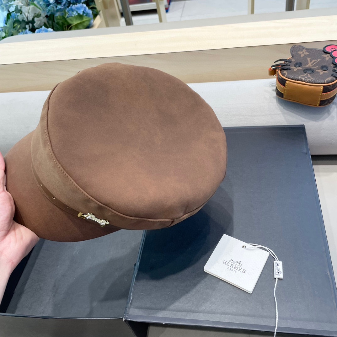 爱马仕秋冬新款显脸小平顶帽子女韩版时尚百搭英伦风复古贝雷鸭舌报童帽