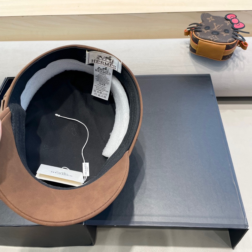 爱马仕秋冬新款显脸小平顶帽子女韩版时尚百搭英伦风复古贝雷鸭舌报童帽