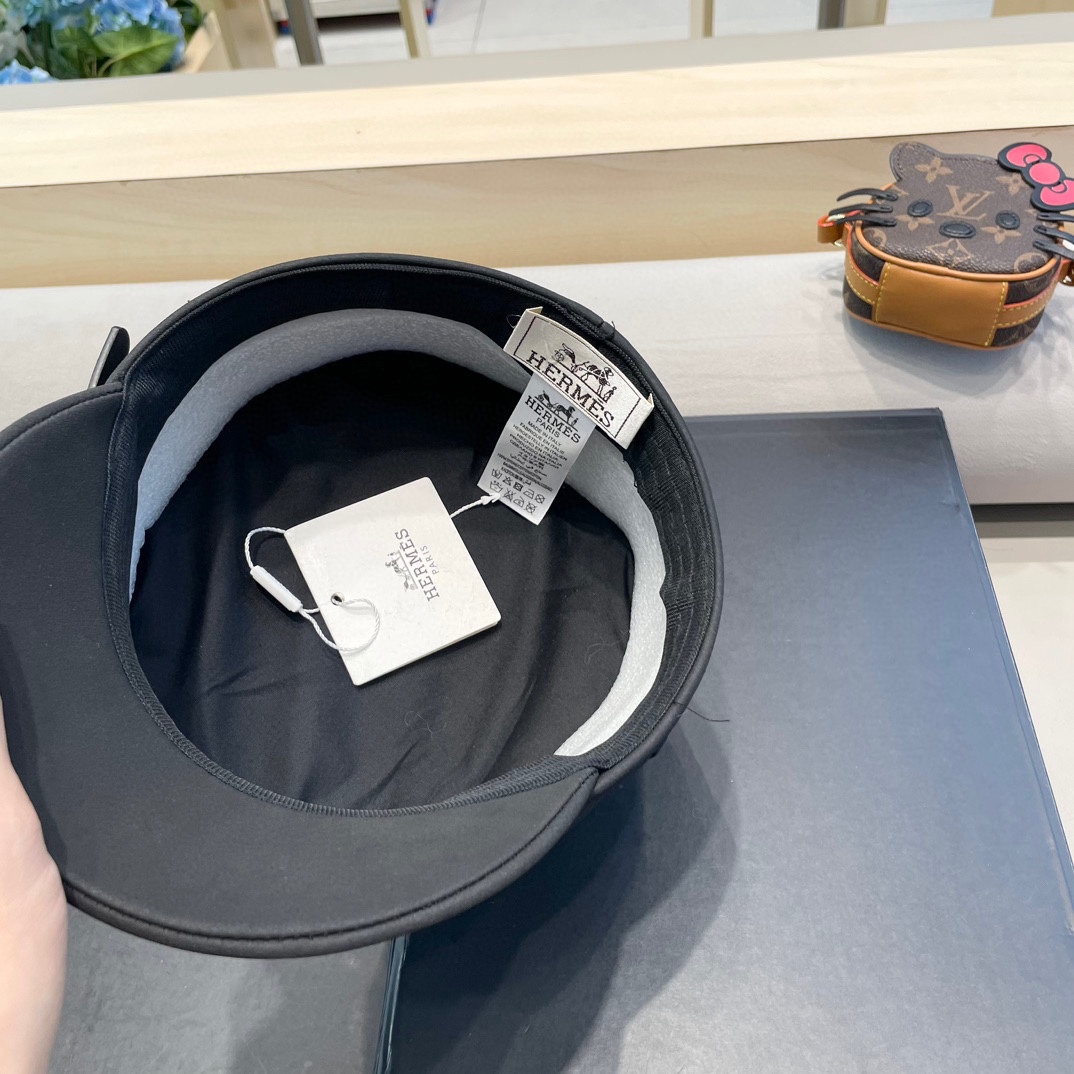 爱马仕秋冬新款显脸小平顶帽子女韩版时尚百搭英伦风复古贝雷鸭舌报童帽