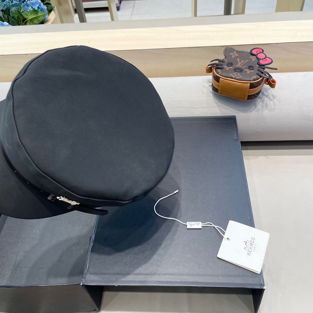 爱马仕秋冬新款显脸小平顶帽子女韩版时尚百搭英伦风复古贝雷鸭舌报童帽