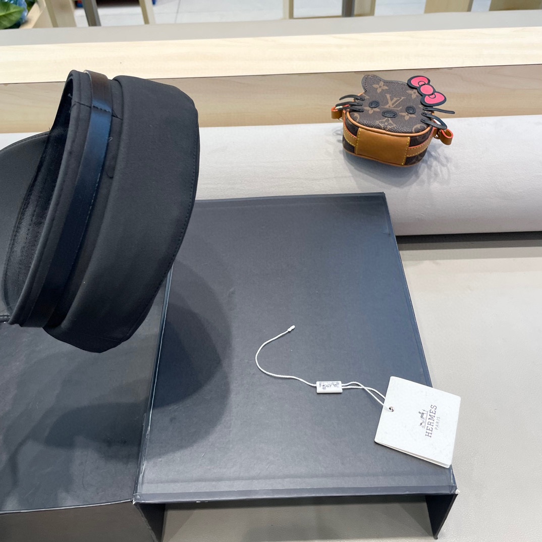 爱马仕秋冬新款显脸小平顶帽子女韩版时尚百搭英伦风复古贝雷鸭舌报童帽