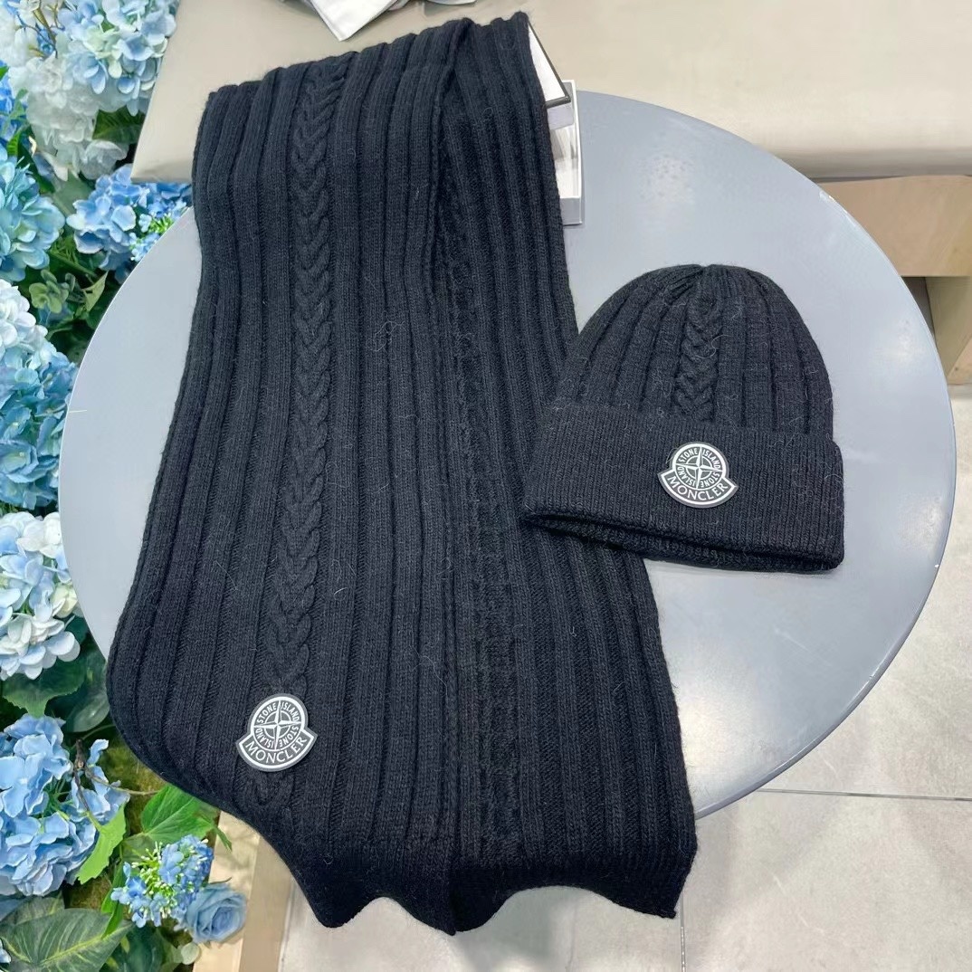 蒙口。【羊毛套装帽子-经典套装帽子!帽子➕围巾!材质:70%羊毛➕30%兔毛。暖暖哒超级舒服~冬日小姐姐