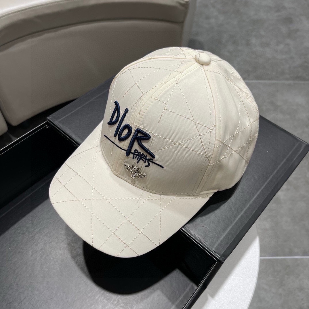 NO:215694,【DIOR】The new spring and summer models are simple baseball caps, new models are shipped, and the big brand models are super easy to match, so buy them quickly!  Hat fisherman hat baseball hat knit hat, hat, dior, dior, espadrilles, hats19860909【DIOR迪奥】春夏新款走量简约棒球帽,新款出货,大牌款超好搭配,赶紧入手！帽子渔夫帽棒球帽针织帽,帽子,dior,dior,espadrilles,hats,hat