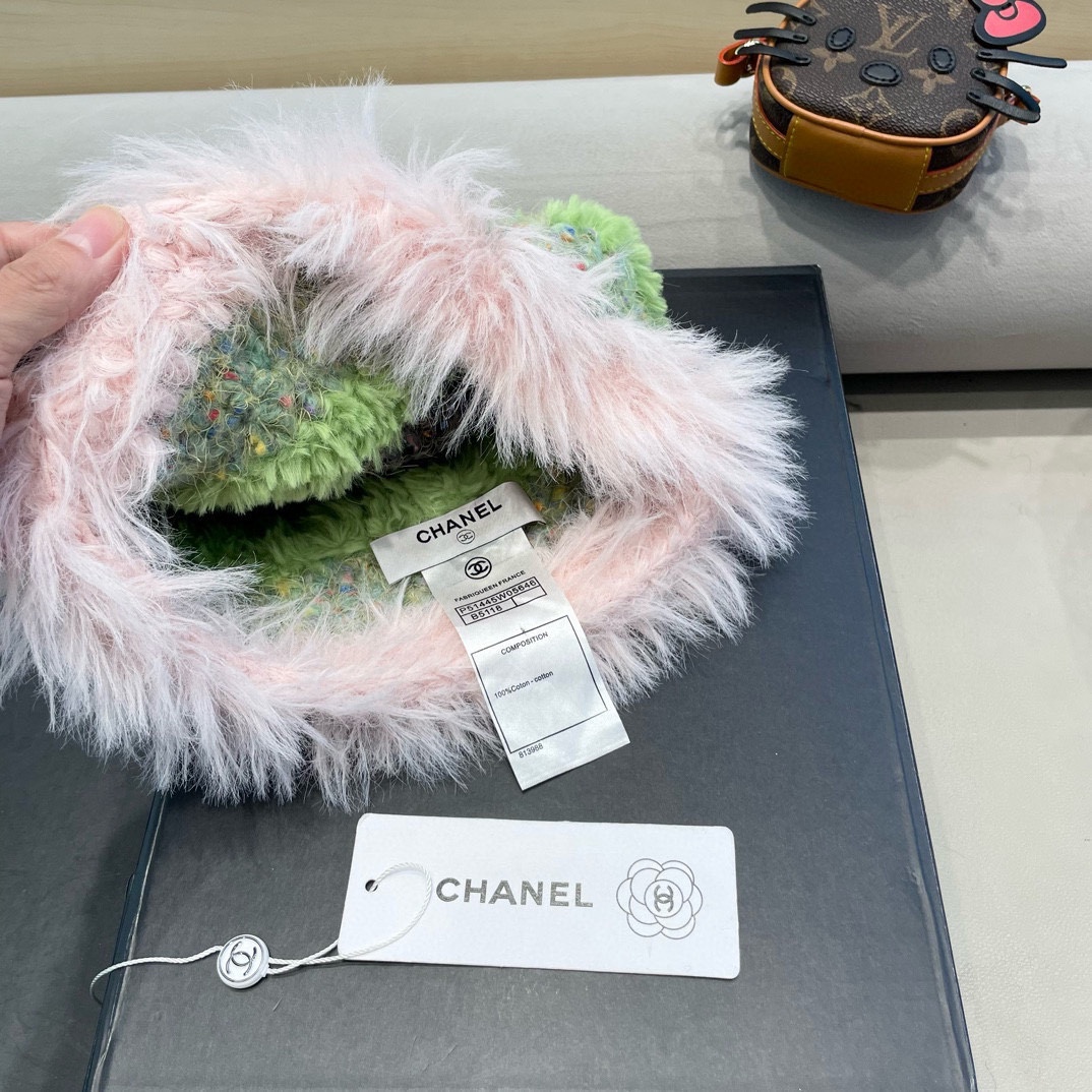 Chanel手工钩针毛线帽子女秋冬季新款撞色显脸小防寒保暖毛绒针织渔夫帽