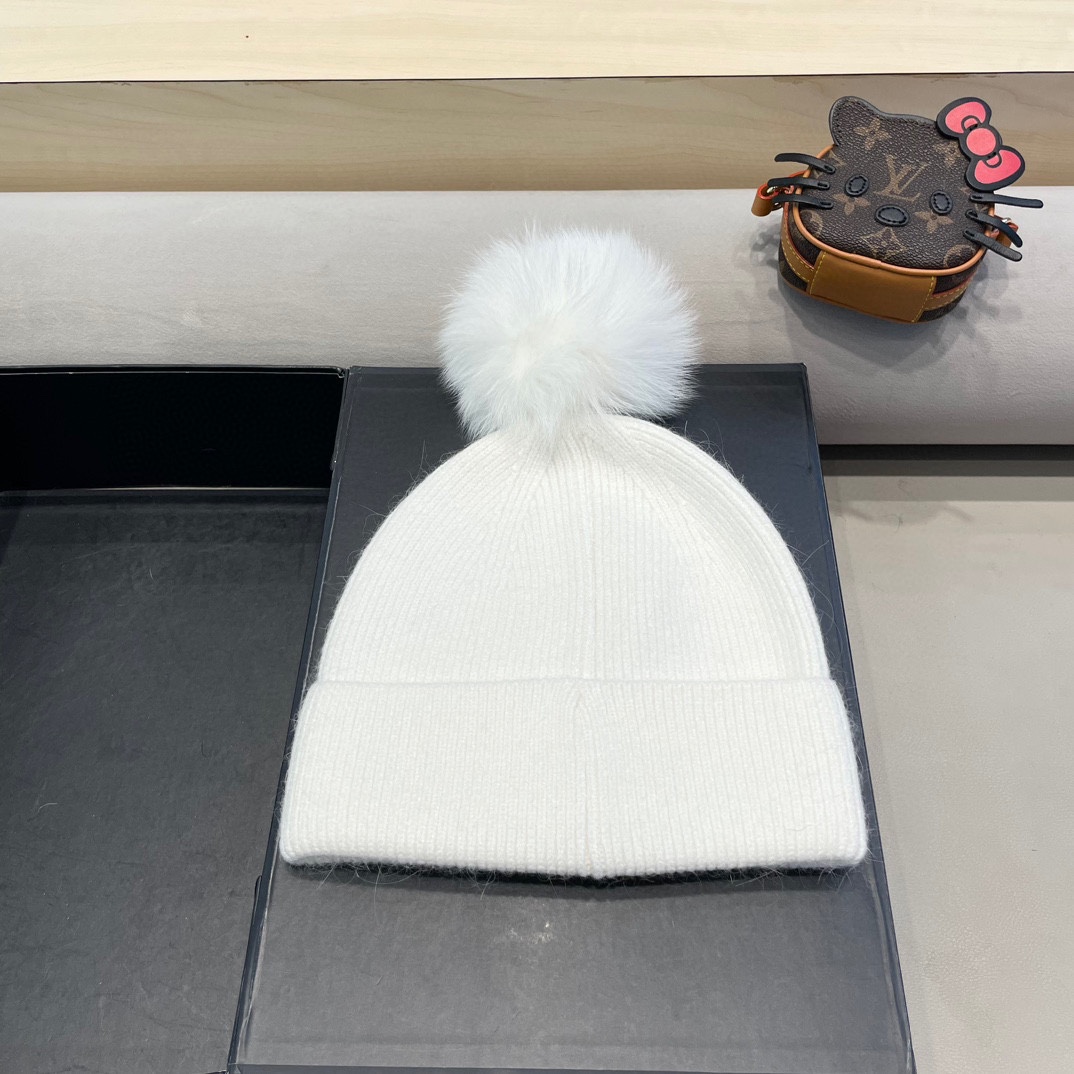 巴黎世家 秋冬新款大牌同款羊毛针织毛线帽均码，吊牌齐全～出街超好搭配！