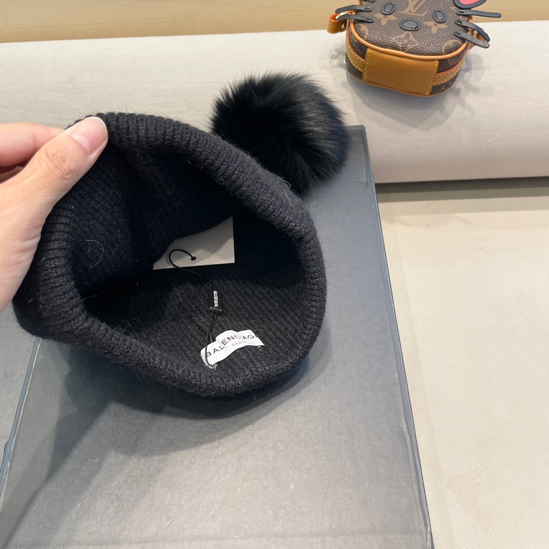 巴黎世家 秋冬新款大牌同款羊毛针织毛线帽均码，吊牌齐全～出街超好搭配！