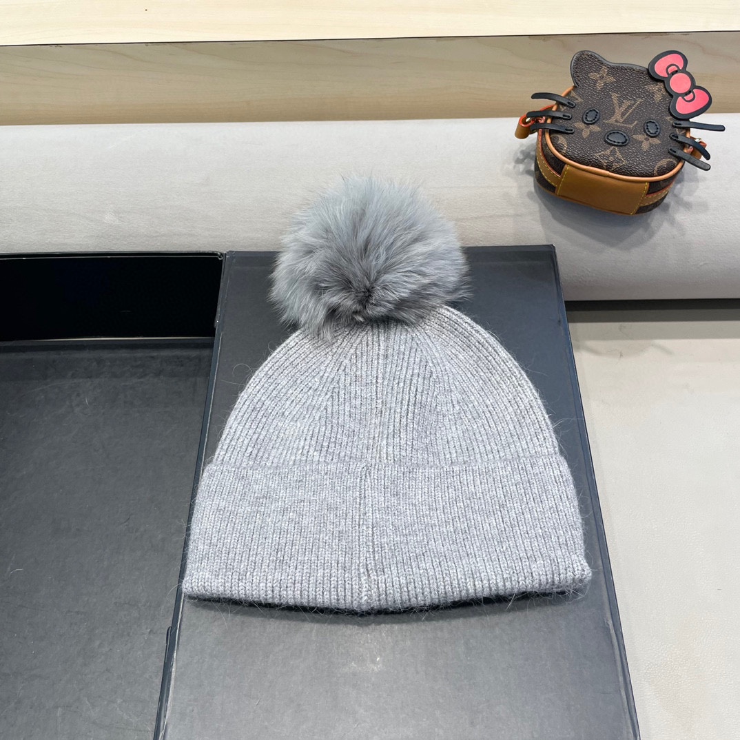 巴黎世家 秋冬新款大牌同款羊毛针织毛线帽均码，吊牌齐全～出街超好搭配！