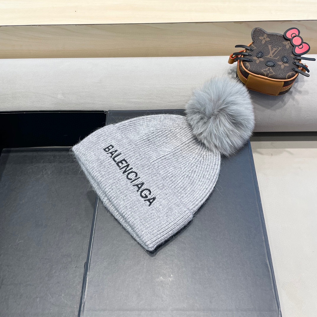 巴黎世家 秋冬新款大牌同款羊毛针织毛线帽均码，吊牌齐全～出街超好搭配！