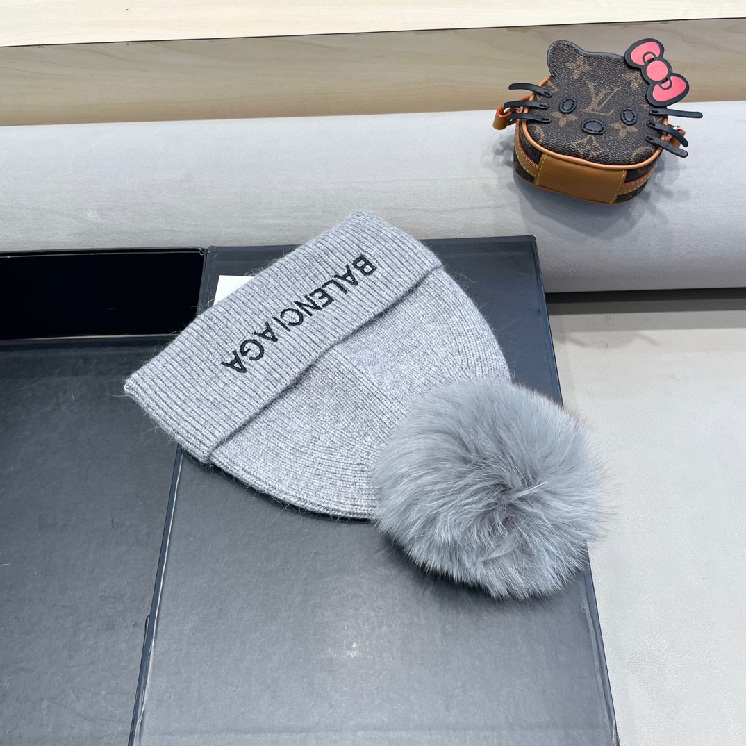 巴黎世家 秋冬新款大牌同款羊毛针织毛线帽均码，吊牌齐全～出街超好搭配！