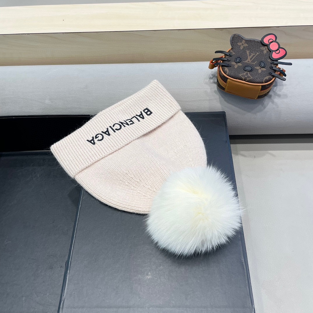 巴黎世家 秋冬新款大牌同款羊毛针织毛线帽均码，吊牌齐全～出街超好搭配！