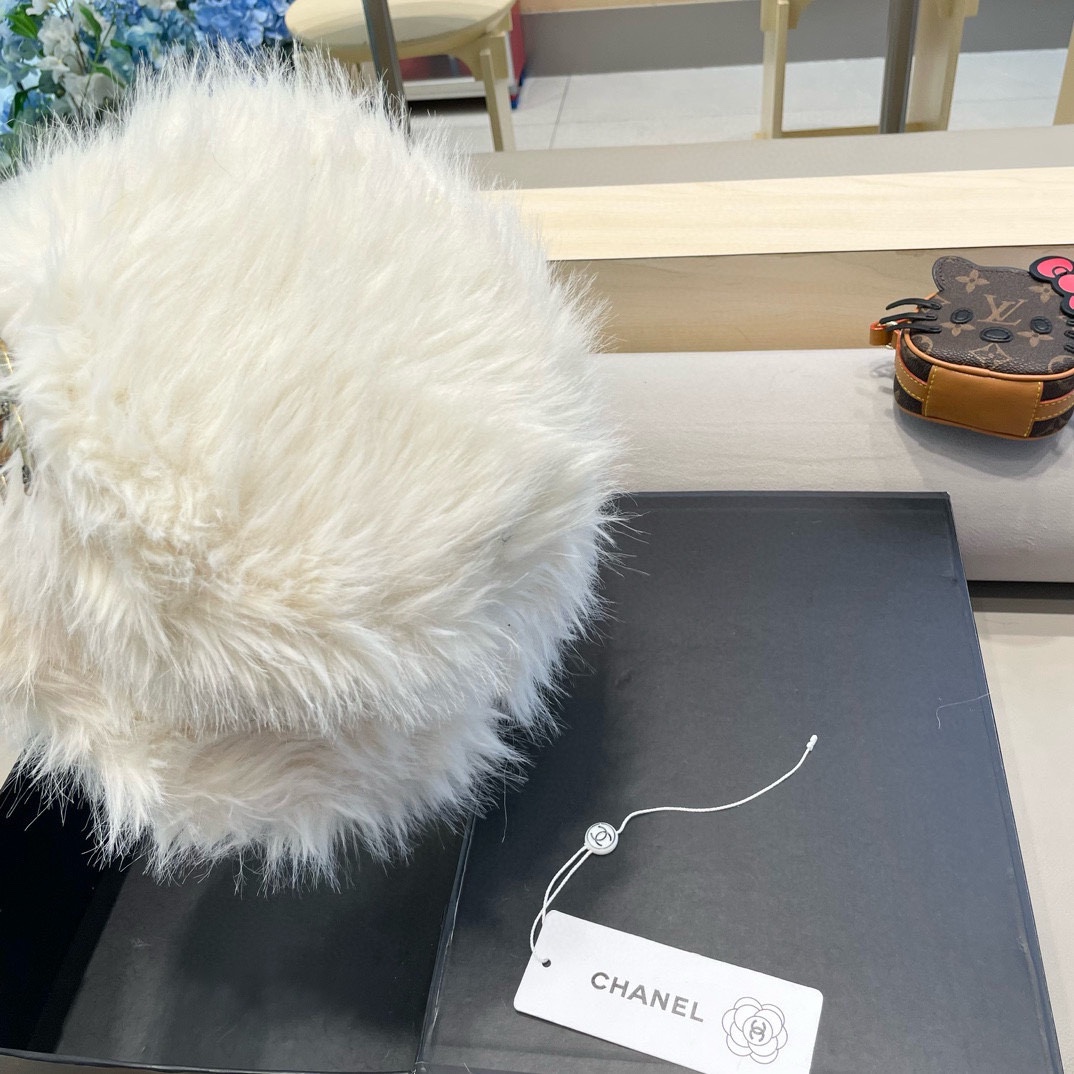 Chanel阿勒泰禾木雪山皮草帽子女冬季保暖加厚毛绒帽防寒针织帽川西户外