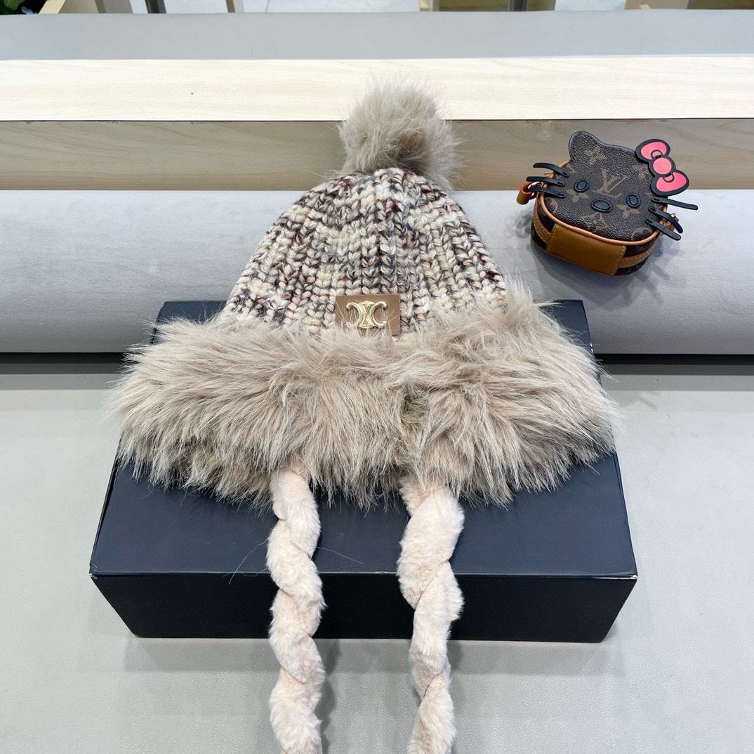 塞琳Celine毛绒雷锋帽女冬季可爱显脸小加绒加厚毛线针织骑车护耳保暖帽子潮
