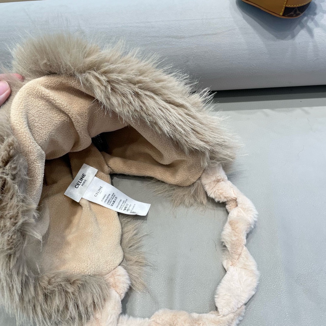 塞琳Celine毛绒雷锋帽女冬季可爱显脸小加绒加厚毛线针织骑车护耳保暖帽子潮