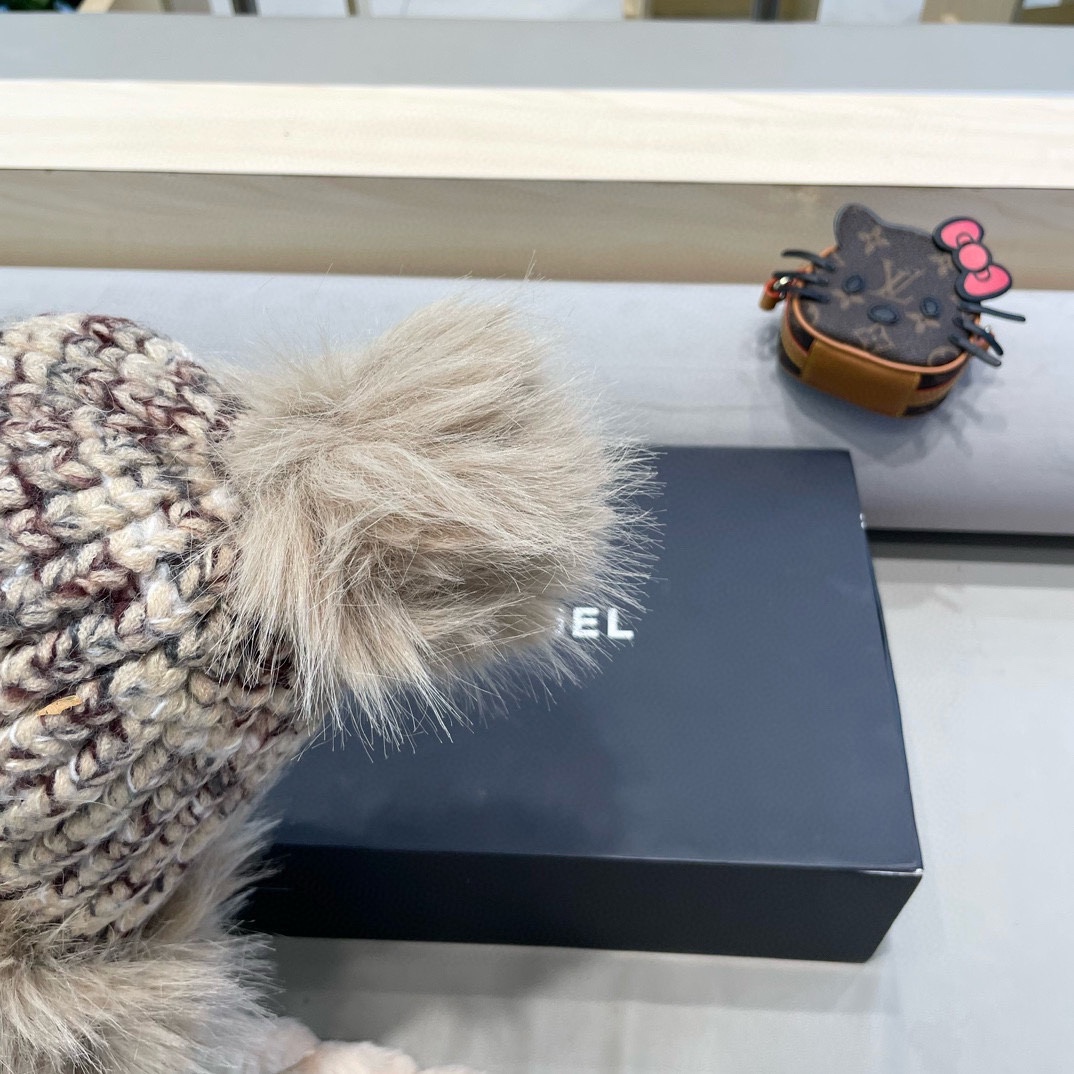 塞琳Celine毛绒雷锋帽女冬季可爱显脸小加绒加厚毛线针织骑车护耳保暖帽子潮