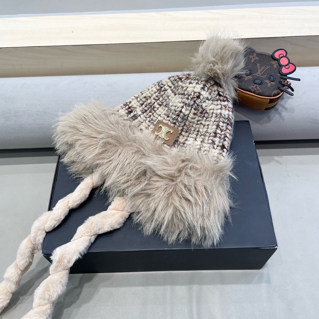 塞琳Celine毛绒雷锋帽女冬季可爱显脸小加绒加厚毛线针织骑车护耳保暖帽子潮