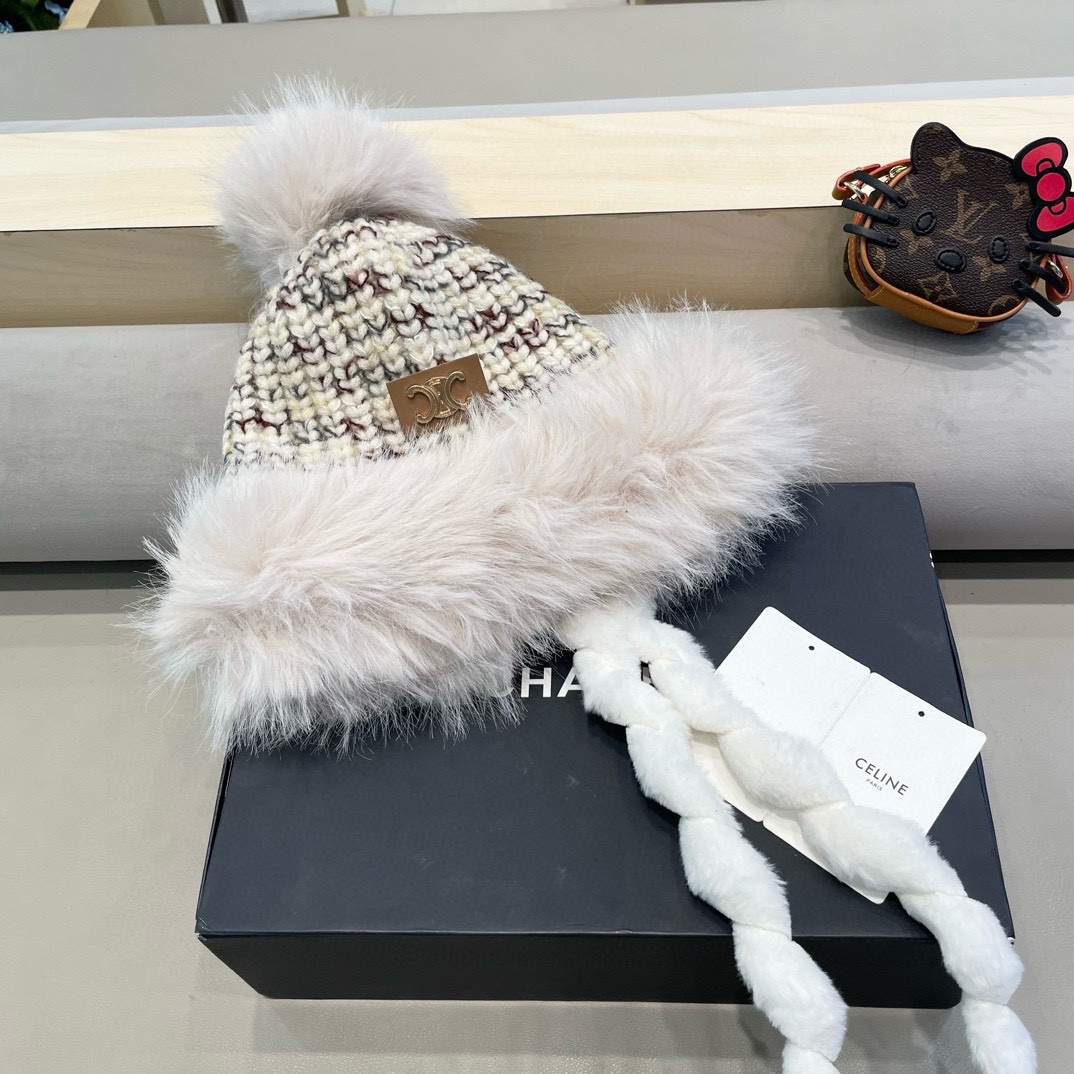 塞琳Celine毛绒雷锋帽女冬季可爱显脸小加绒加厚毛线针织骑车护耳保暖帽子潮