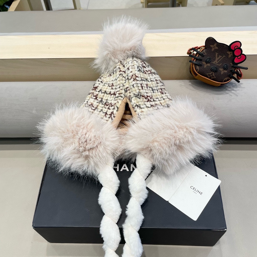 塞琳Celine毛绒雷锋帽女冬季可爱显脸小加绒加厚毛线针织骑车护耳保暖帽子潮