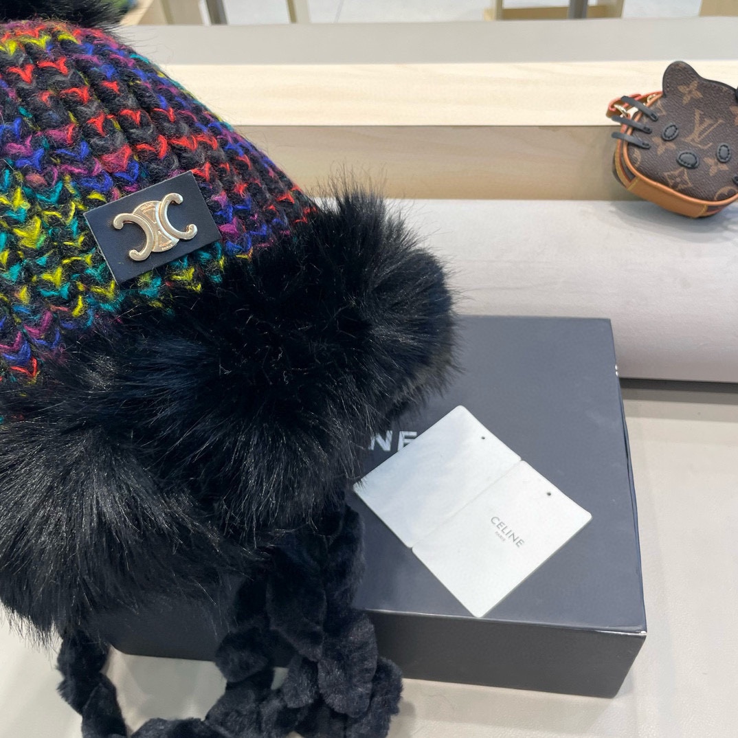 塞琳Celine毛绒雷锋帽女冬季可爱显脸小加绒加厚毛线针织骑车护耳保暖帽子潮