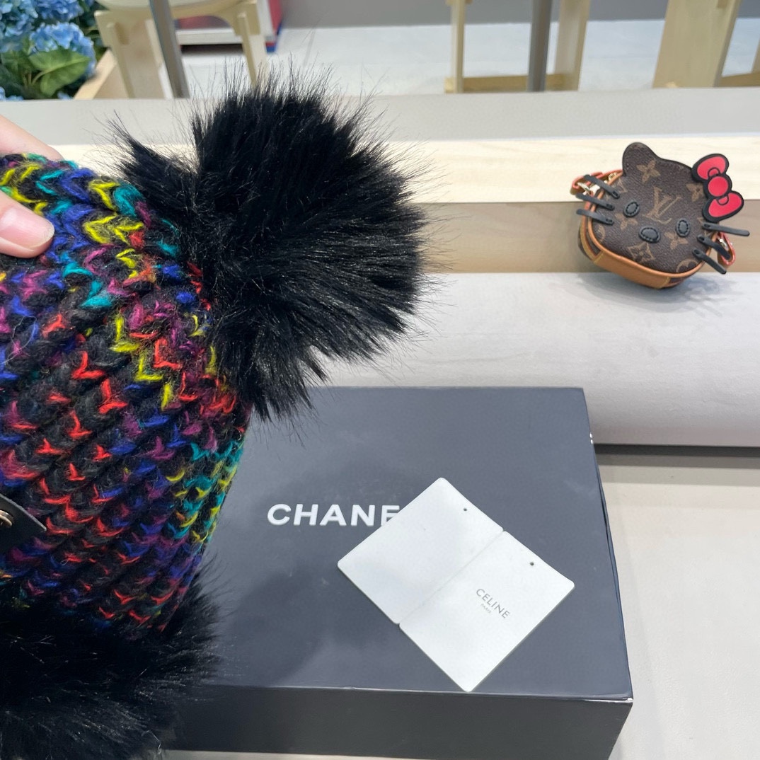 塞琳Celine毛绒雷锋帽女冬季可爱显脸小加绒加厚毛线针织骑车护耳保暖帽子潮