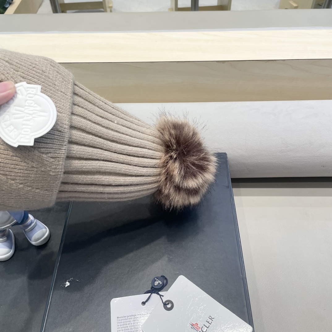 moncler 2024新款针织毛线帽女冬加绒保暖大头围帽子套头帽百搭毛球冷帽女