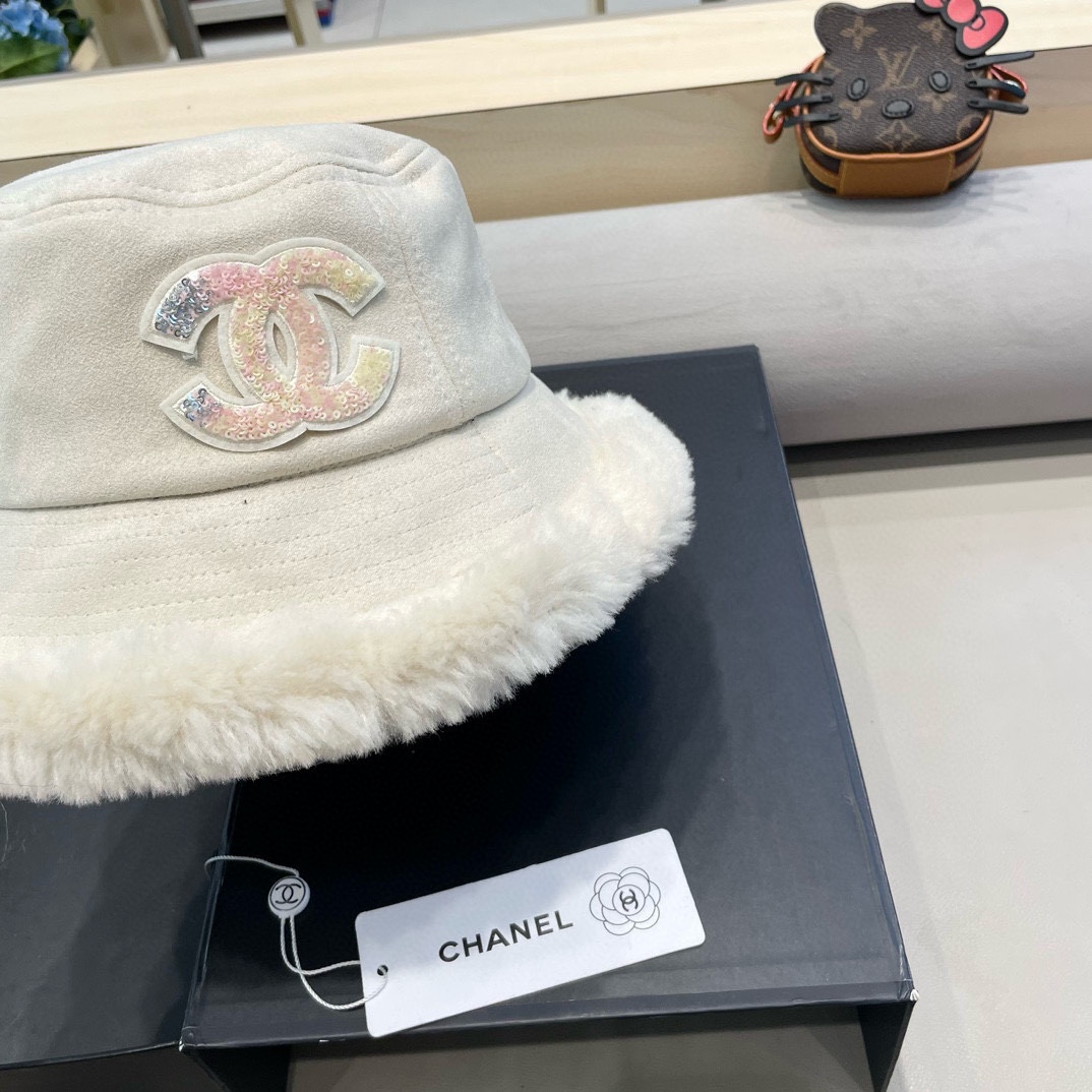 Chanel麂皮绒渔夫帽女秋冬季韩版保暖毛绒帽子显脸小加厚防寒素颜盆帽潮