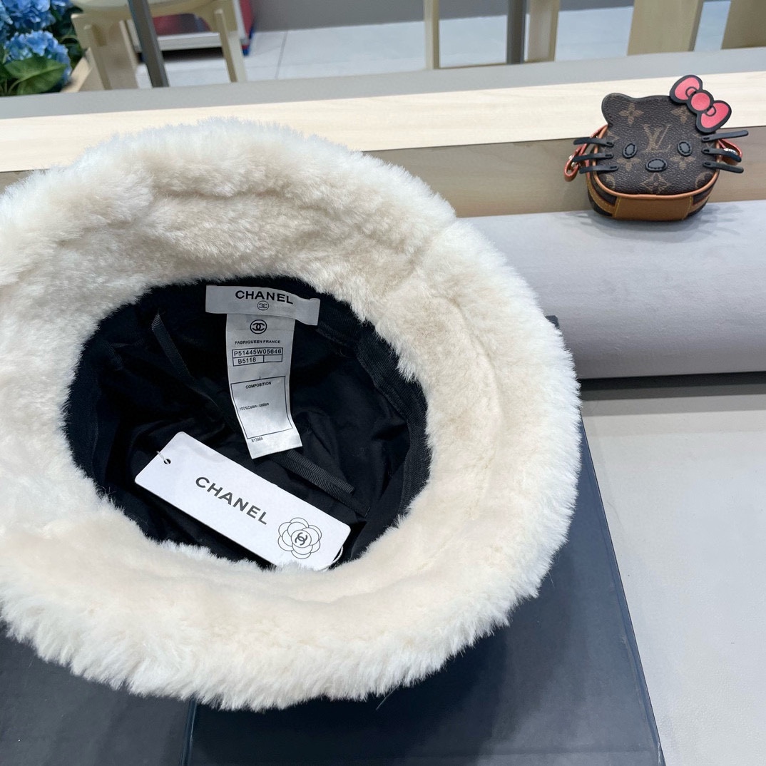 Chanel麂皮绒渔夫帽女秋冬季韩版保暖毛绒帽子显脸小加厚防寒素颜盆帽潮