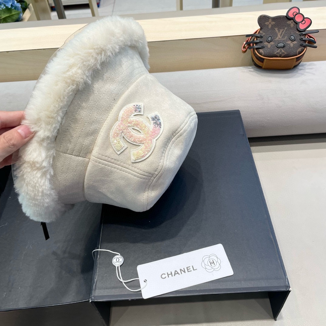 Chanel麂皮绒渔夫帽女秋冬季韩版保暖毛绒帽子显脸小加厚防寒素颜盆帽潮