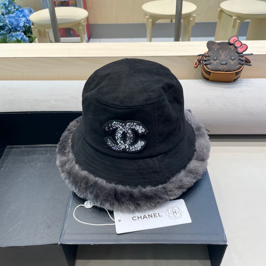Chanel麂皮绒渔夫帽女秋冬季韩版保暖毛绒帽子显脸小加厚防寒素颜盆帽潮