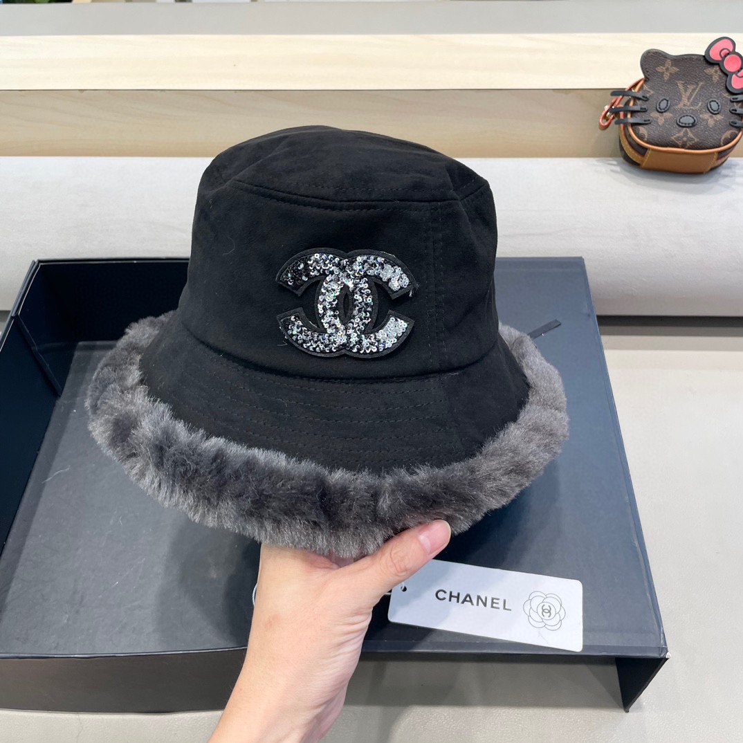 Chanel麂皮绒渔夫帽女秋冬季韩版保暖毛绒帽子显脸小加厚防寒素颜盆帽潮