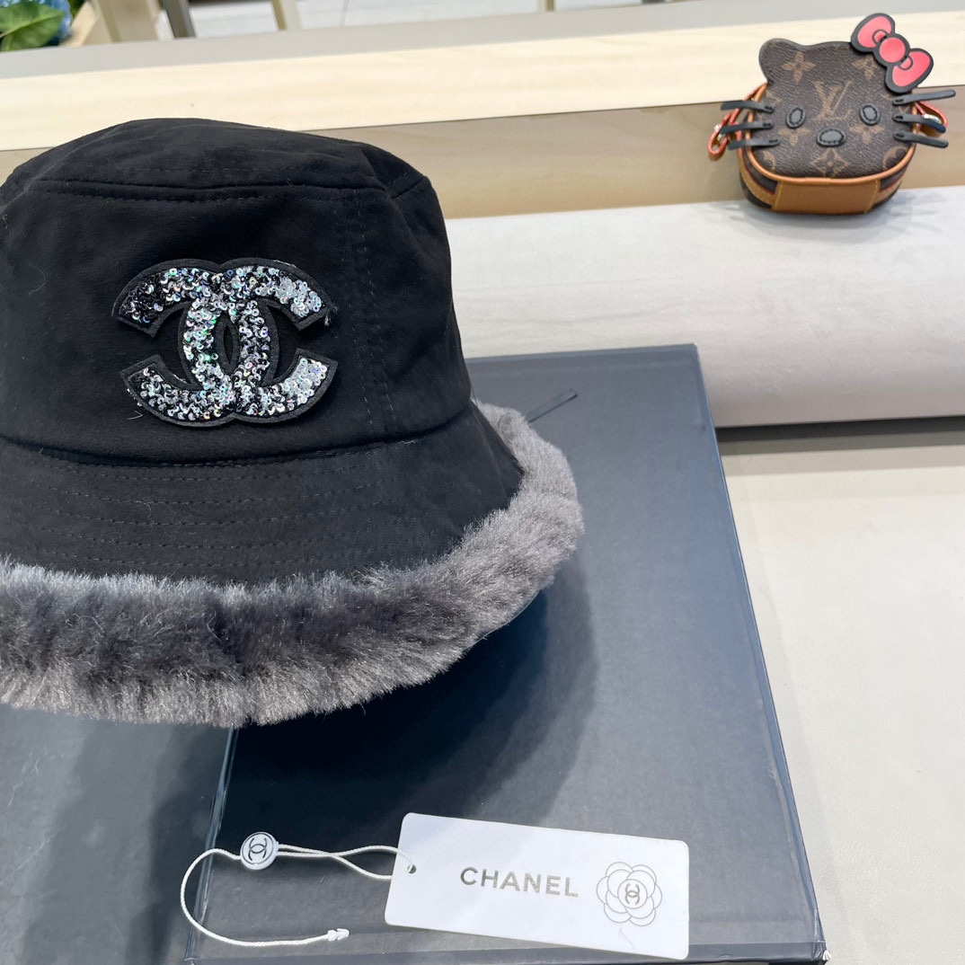 Chanel麂皮绒渔夫帽女秋冬季韩版保暖毛绒帽子显脸小加厚防寒素颜盆帽潮