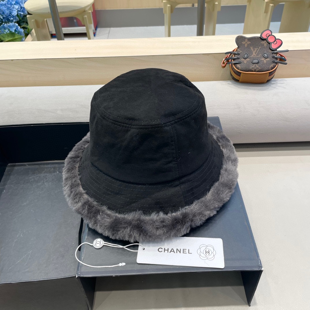 Chanel麂皮绒渔夫帽女秋冬季韩版保暖毛绒帽子显脸小加厚防寒素颜盆帽潮